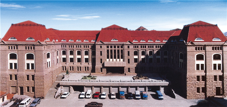 原青岛市人民政府办公楼，被评为“国家建筑工程鲁班奖”
